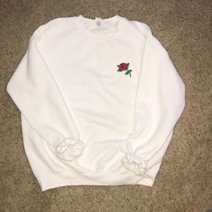 rose sweatshirt SUPER CUTE! GREAT CONDITION